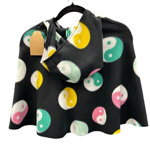 Car seat Cape With Slouchy Hood Youth One Size Fits Most 12mo-5yrs Yin Yang - Picture 2 of 2